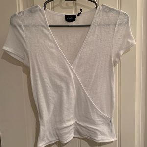 URBAN OUTFITTERS WHITE TOP